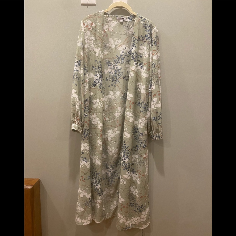 Fashion Nova green floral kimono